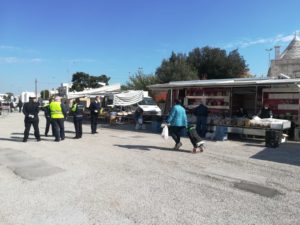 mercato alimentare lunedi