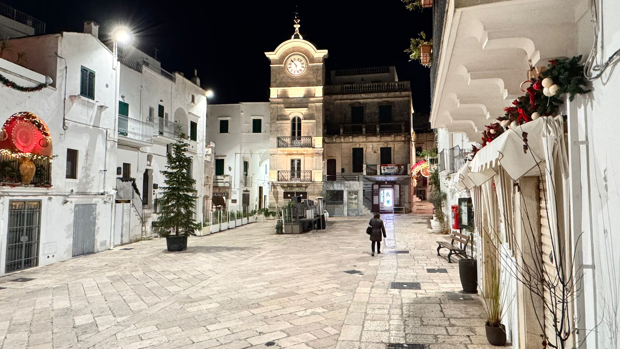 Piazza dell’Orologio torna libera