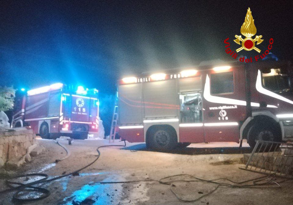 Cisternino furgone in fiamme